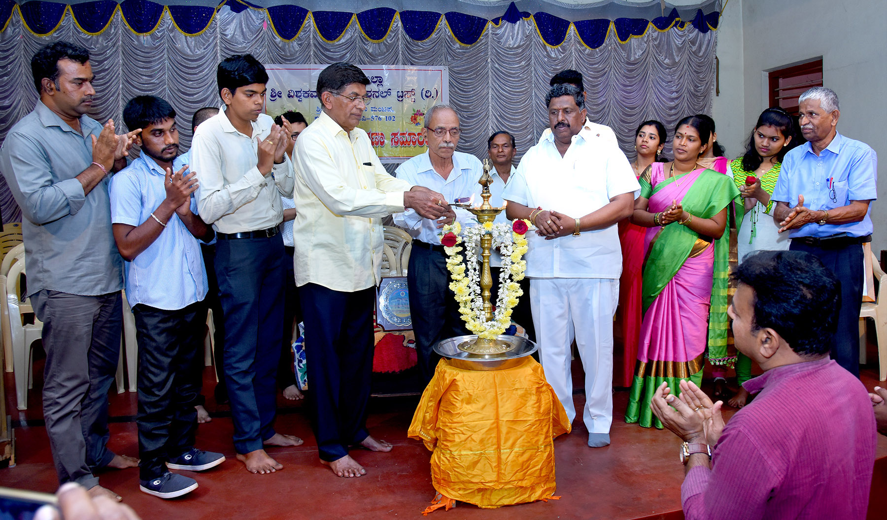 ಉಡುಪಿ: ಪ್ರತಿಭಾ ಪುರಸ್ಕಾರ, ವಿದ್ಯಾರ್ಥಿ ವೇತನ ವಿತರಣೆ